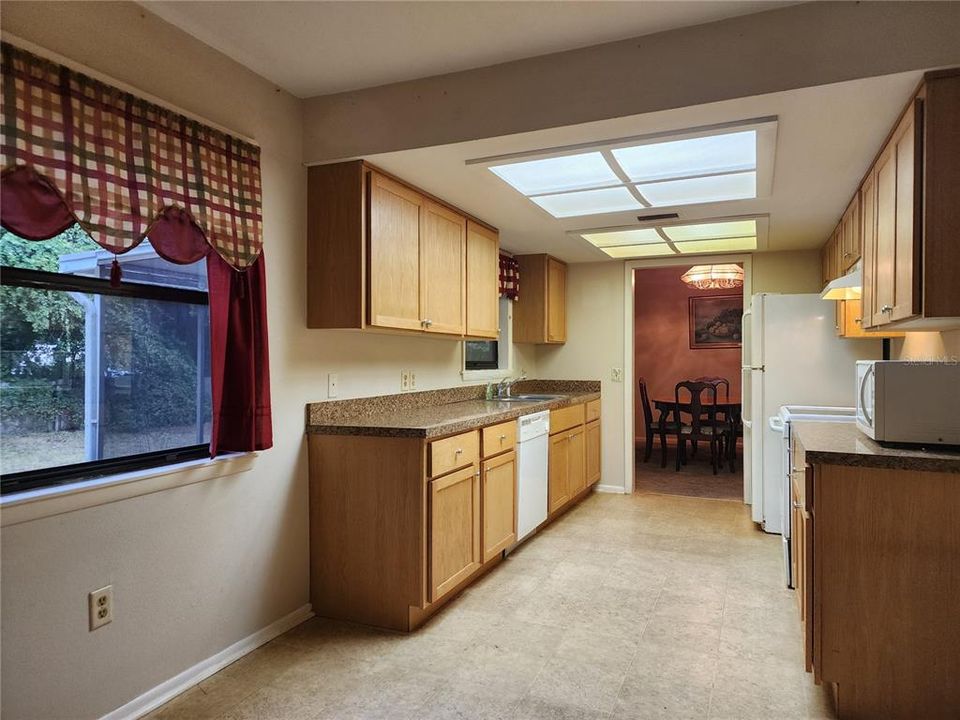 For Sale: $165,000 (2 beds, 3 baths, 1210 Square Feet)