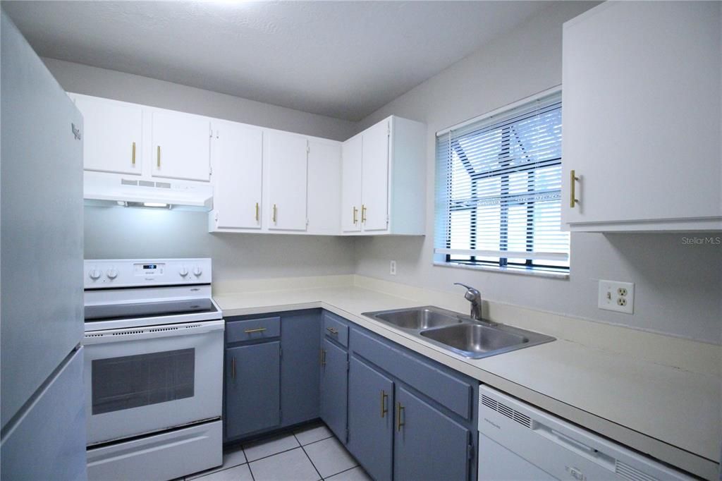 For Rent: $1,300 (2 beds, 2 baths, 1062 Square Feet)