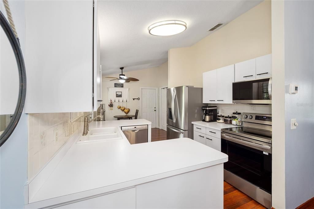 For Sale: $274,775 (2 beds, 2 baths, 1248 Square Feet)