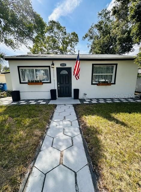 For Sale: $349,900 (3 beds, 2 baths, 997 Square Feet)