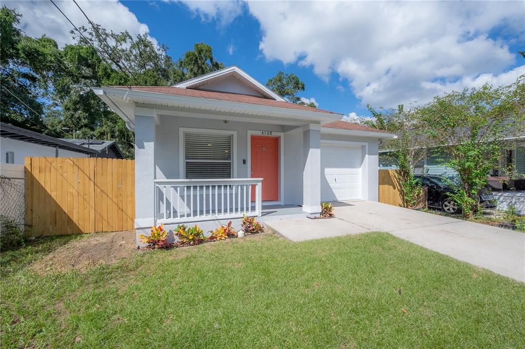 For Sale: $329,900 (3 beds, 2 baths, 1138 Square Feet)