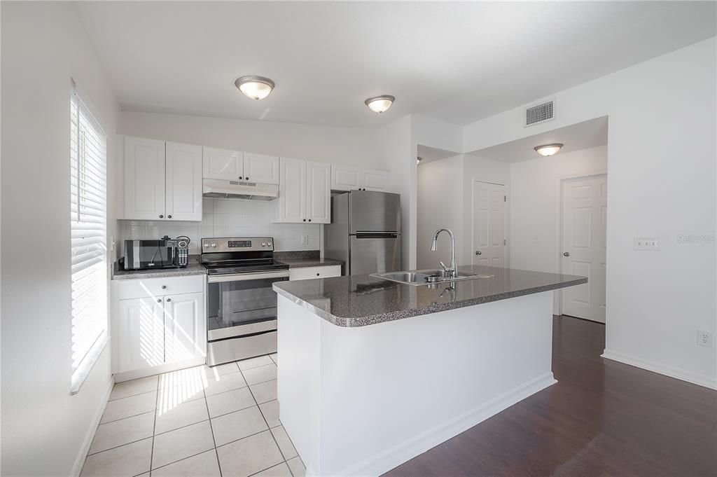 For Sale: $329,900 (3 beds, 2 baths, 1138 Square Feet)