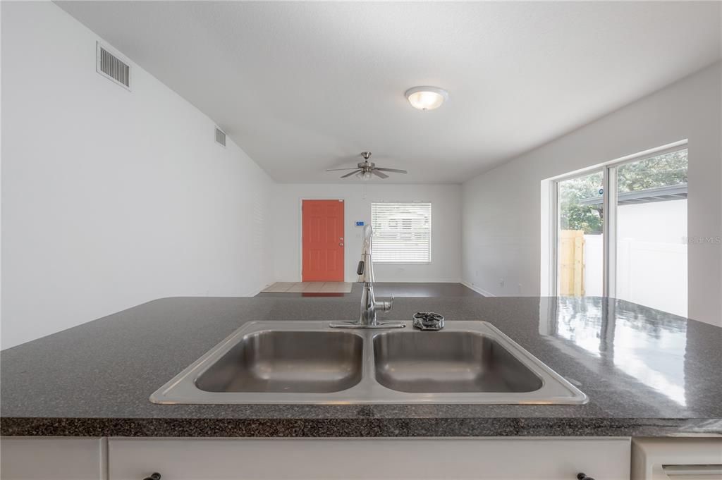 For Sale: $329,900 (3 beds, 2 baths, 1138 Square Feet)