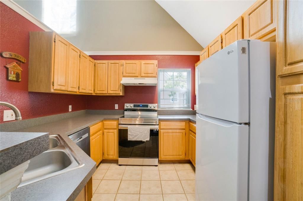 Active With Contract: $174,900 (1 beds, 1 baths, 1092 Square Feet)