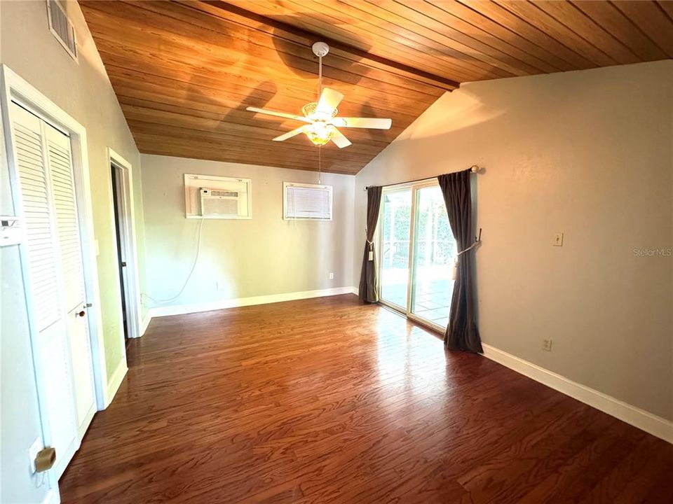 For Rent: $5,995 (3 beds, 2 baths, 1929 Square Feet)