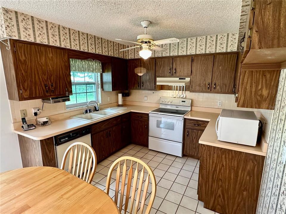 Kitchen/ Dining area