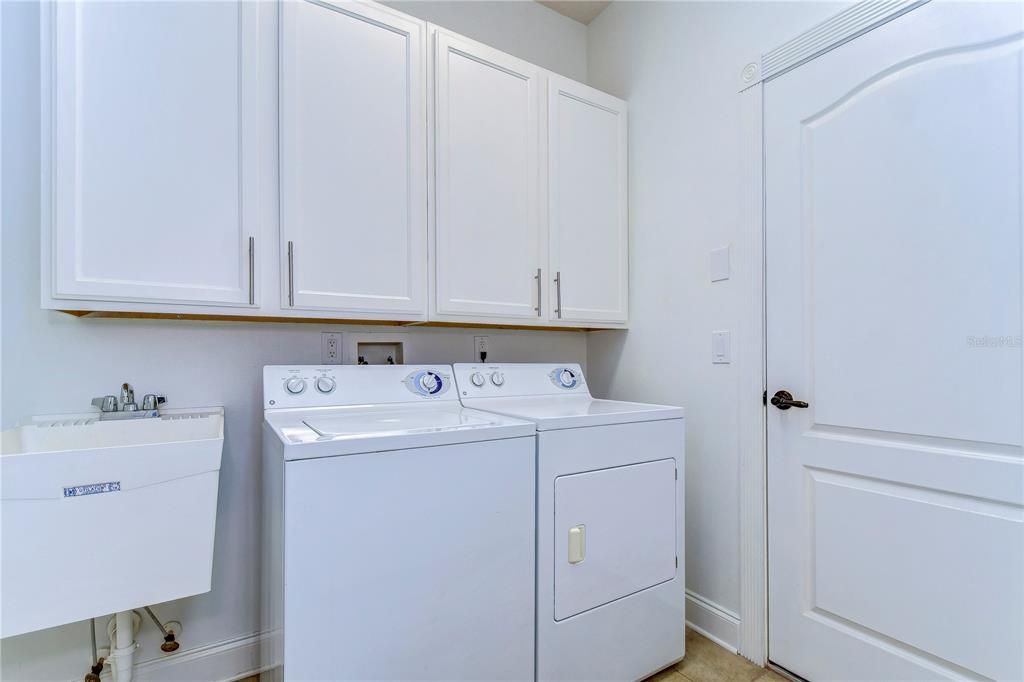 For Sale: $410,000 (3 beds, 2 baths, 2054 Square Feet)