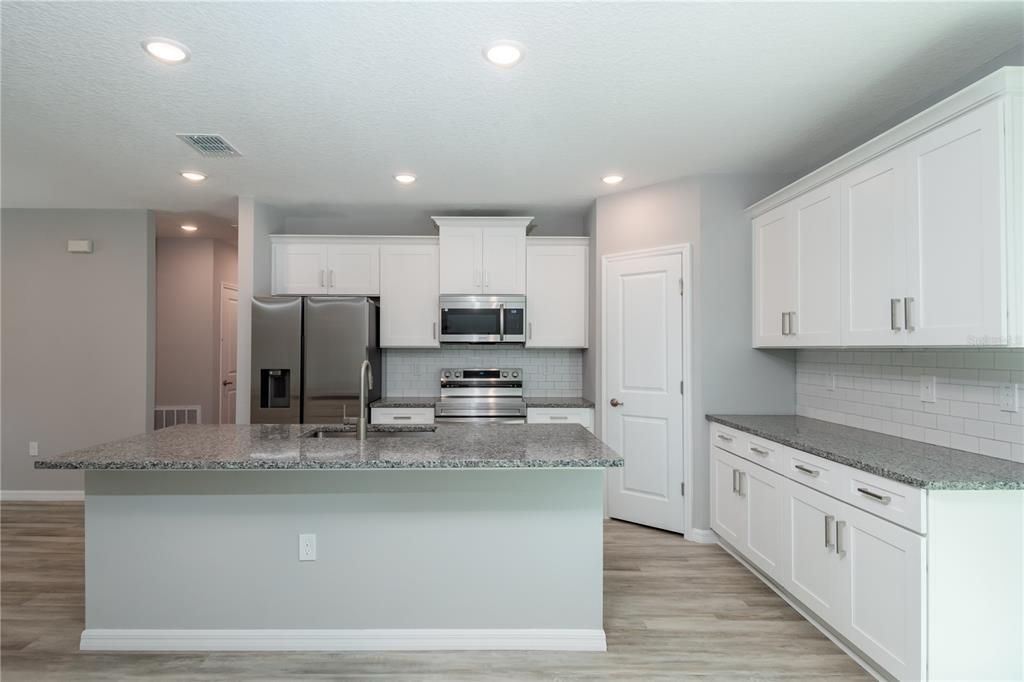 For Sale: $279,900 (3 beds, 2 baths, 1446 Square Feet)