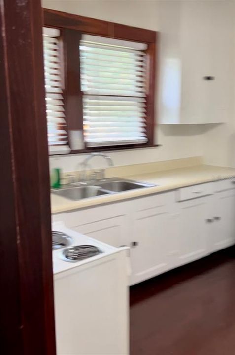 For Rent: $1,200 (1 beds, 1 baths, 780 Square Feet)