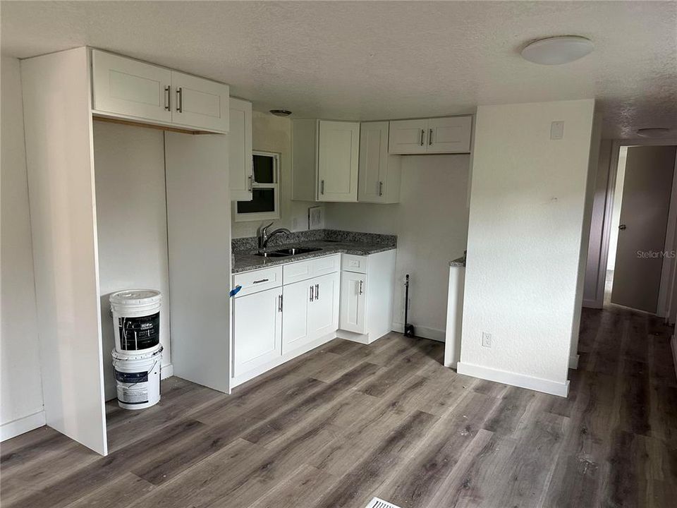 For Sale: $165,000 (2 beds, 1 baths, 672 Square Feet)