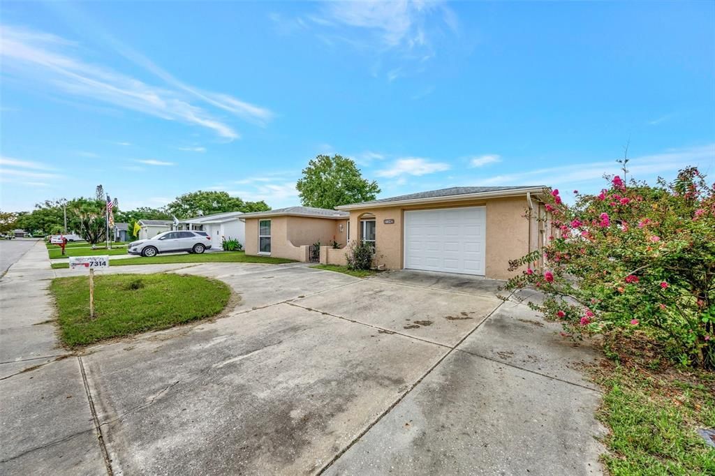 For Sale: $325,000 (3 beds, 2 baths, 1442 Square Feet)