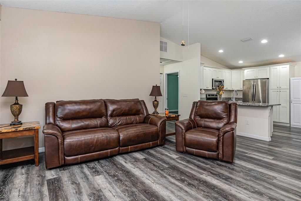 For Sale: $249,900 (3 beds, 2 baths, 1320 Square Feet)