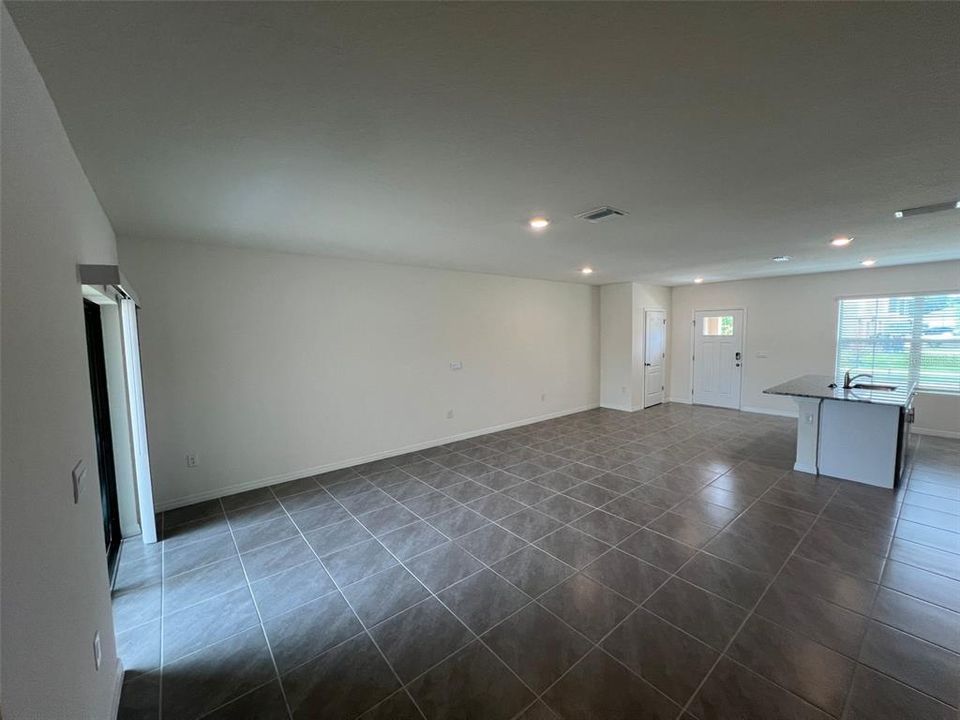 For Rent: $2,300 (3 beds, 2 baths, 1568 Square Feet)