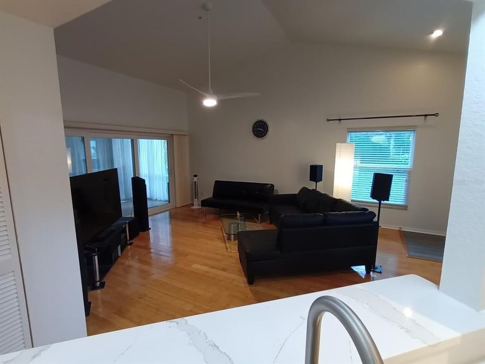 For Sale: $242,000 (2 beds, 2 baths, 1140 Square Feet)