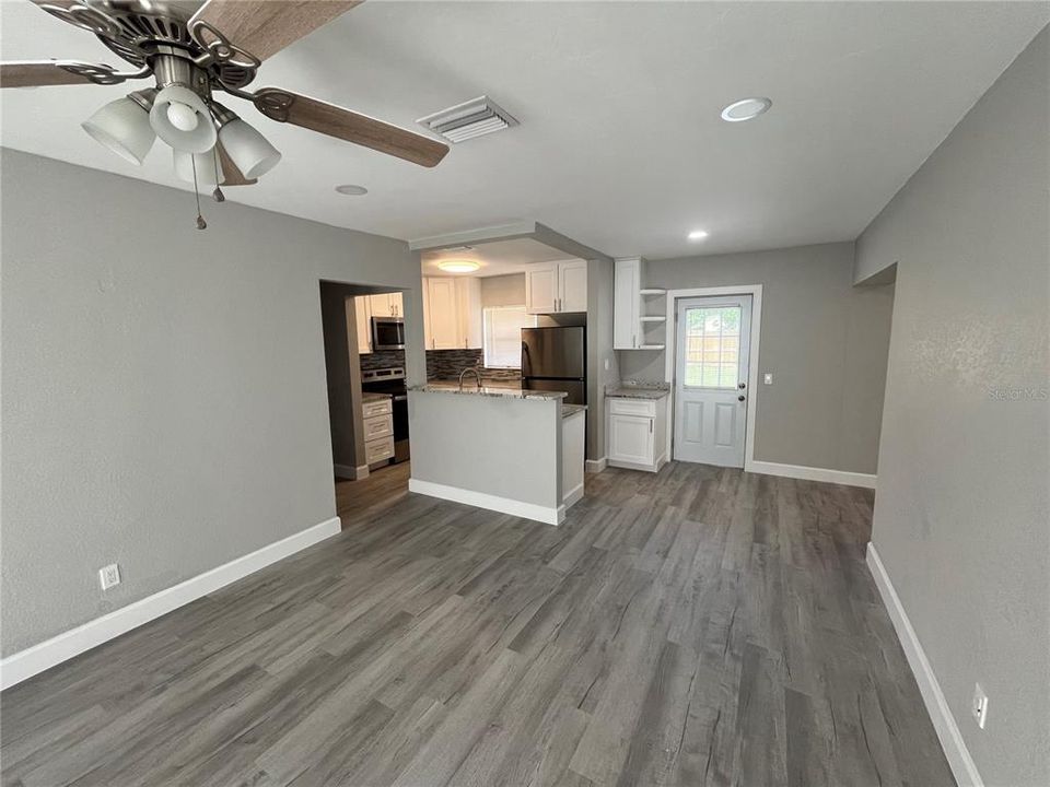 For Sale: $449,000 (3 beds, 2 baths, 1386 Square Feet)