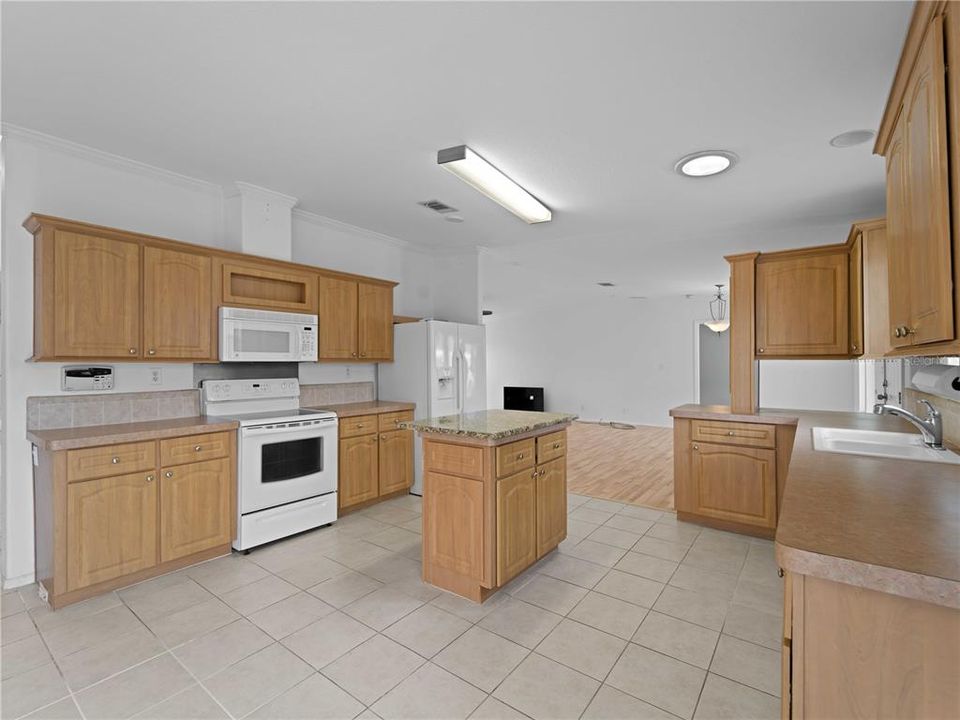 For Sale: $229,900 (3 beds, 2 baths, 1740 Square Feet)