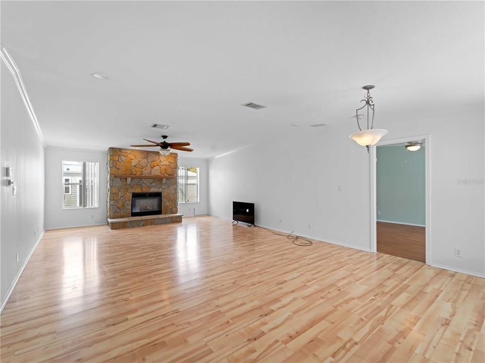 Livingroom with Fireplace