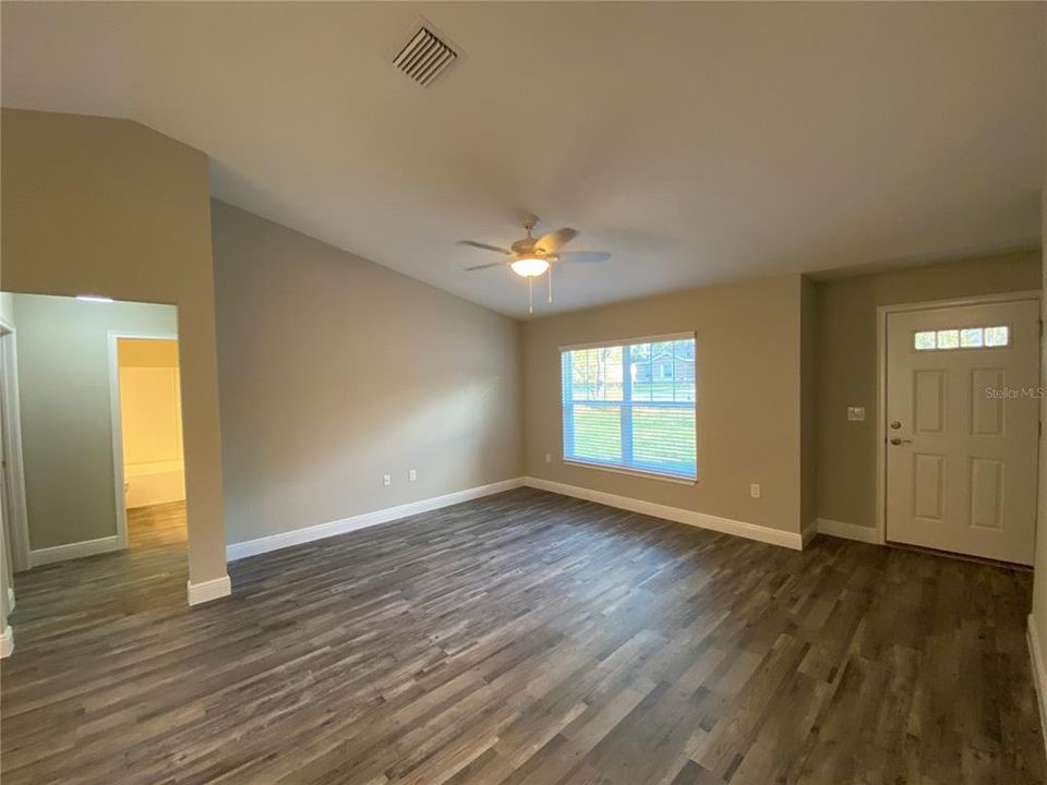 For Rent: $1,750 (3 beds, 2 baths, 1453 Square Feet)