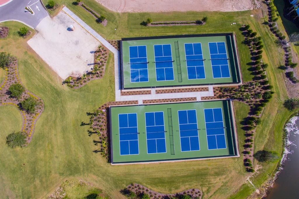 Country club pickelball courts