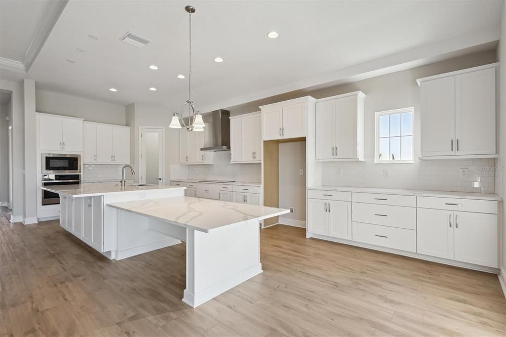 Active With Contract: $514,990 (3 beds, 3 baths, 2607 Square Feet)