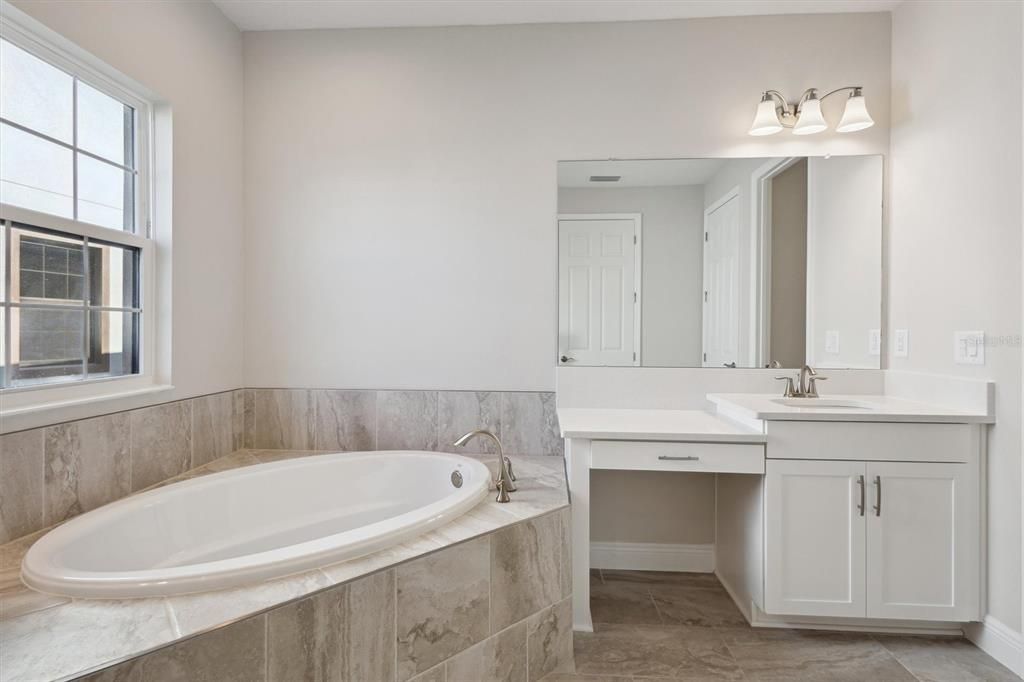 Active With Contract: $514,990 (3 beds, 3 baths, 2607 Square Feet)