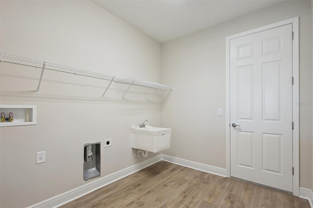 Active With Contract: $514,990 (3 beds, 3 baths, 2607 Square Feet)