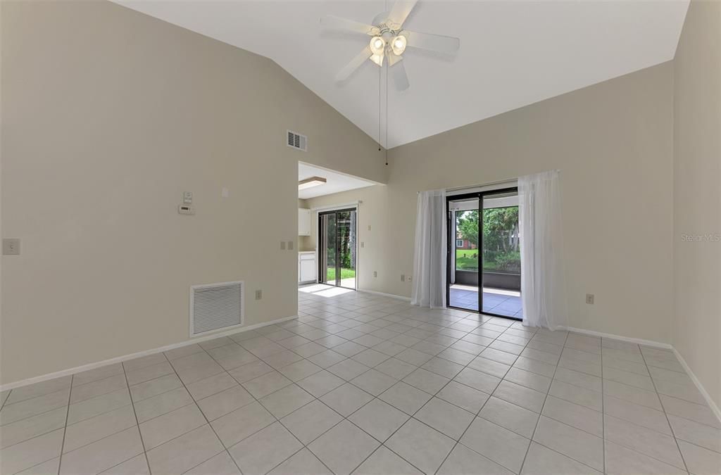 For Sale: $240,000 (2 beds, 2 baths, 923 Square Feet)