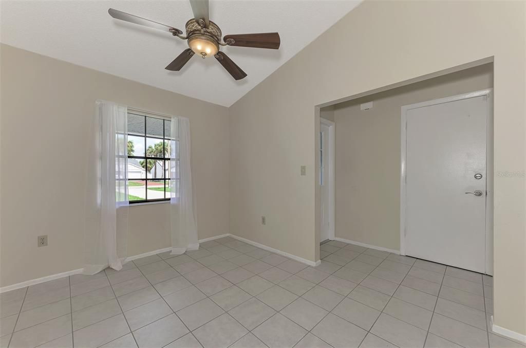 For Sale: $240,000 (2 beds, 2 baths, 923 Square Feet)