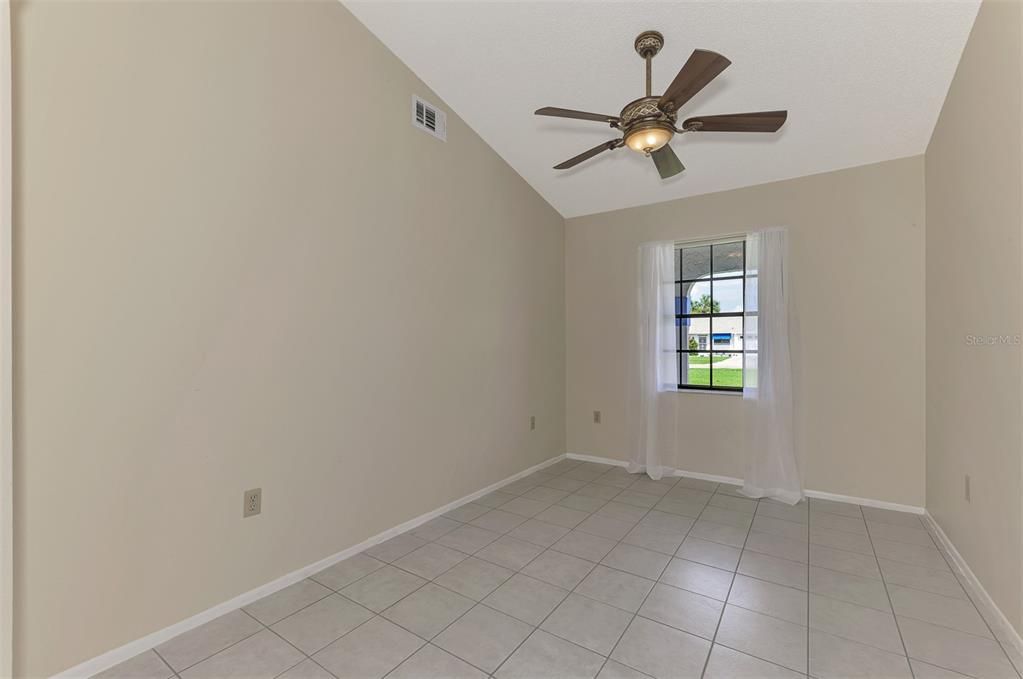 For Sale: $240,000 (2 beds, 2 baths, 923 Square Feet)