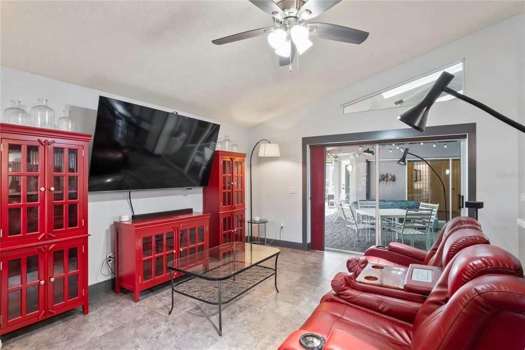 For Sale: $398,500 (2 beds, 2 baths, 2117 Square Feet)