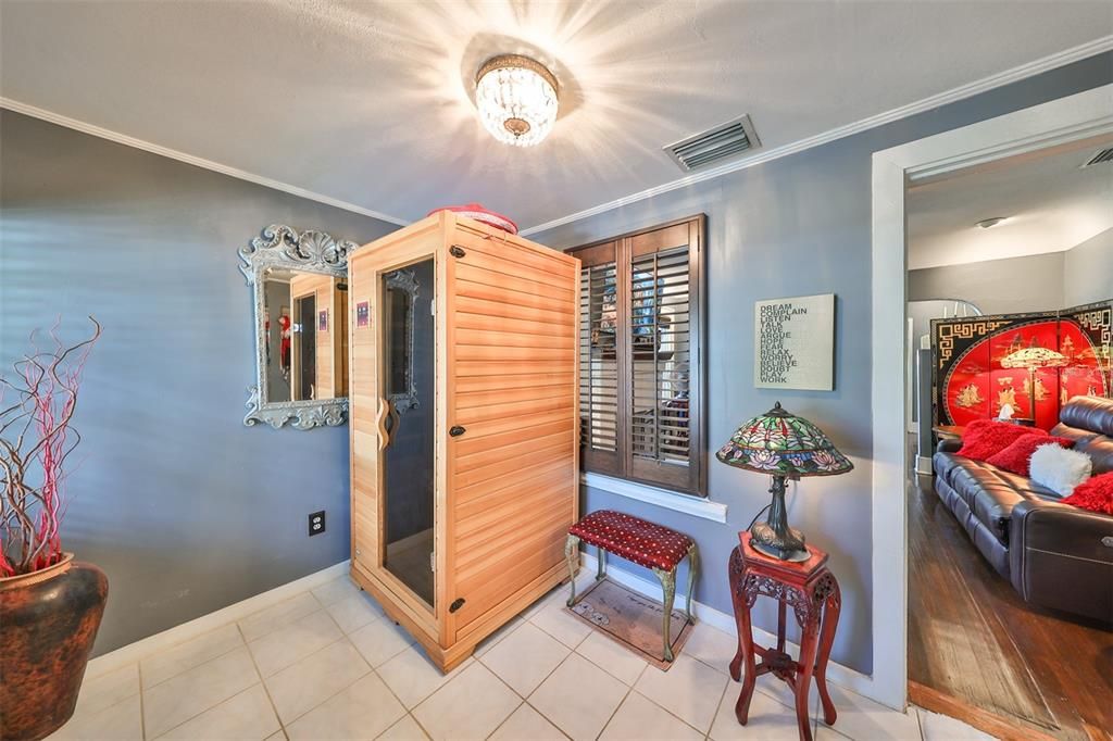 For Sale: $399,000 (2 beds, 1 baths, 1040 Square Feet)