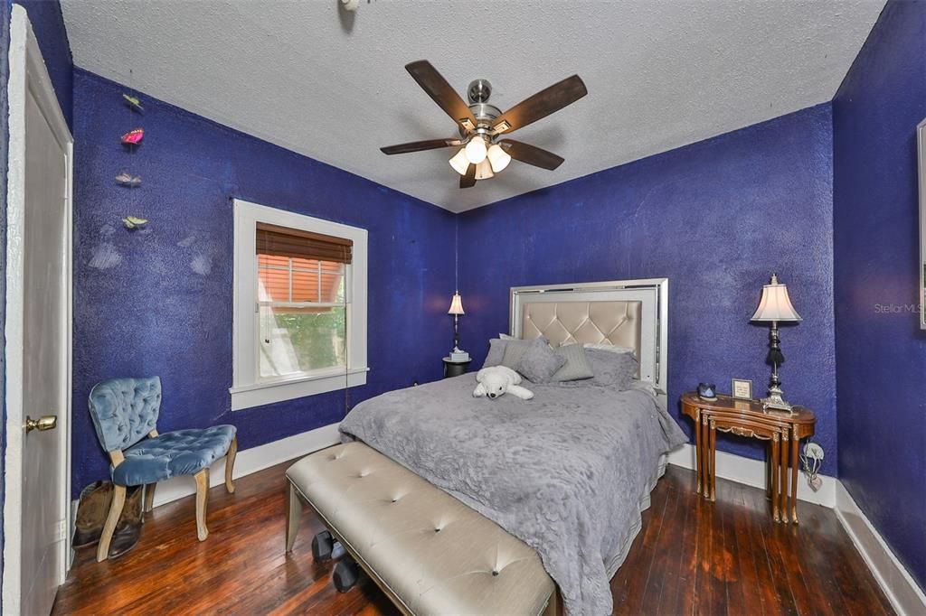 For Sale: $399,000 (2 beds, 1 baths, 1040 Square Feet)