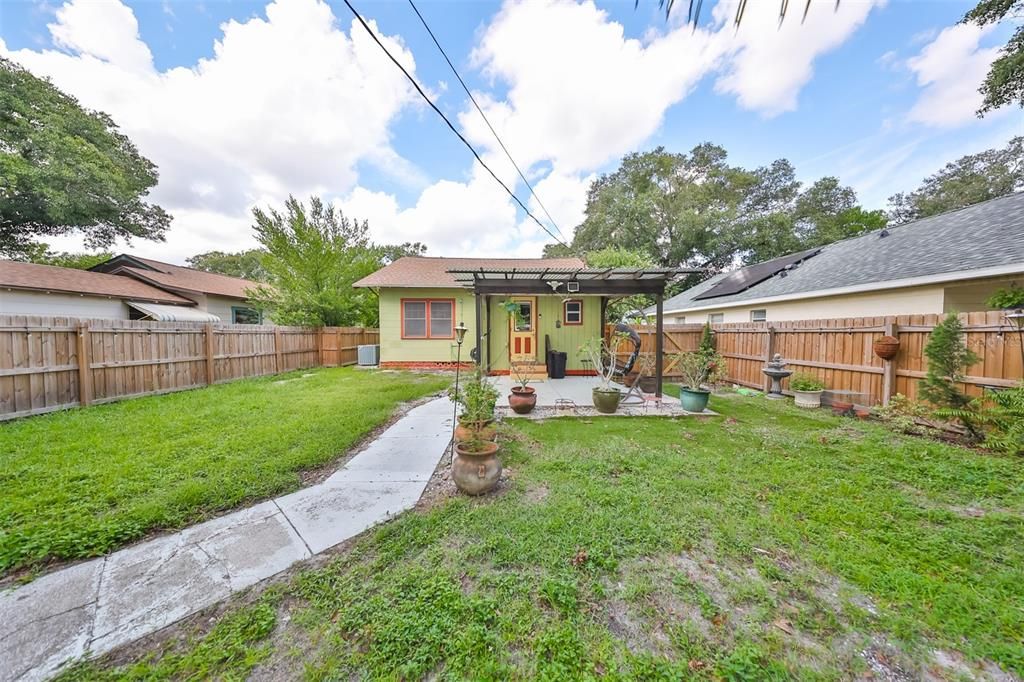 For Sale: $399,000 (2 beds, 1 baths, 1040 Square Feet)