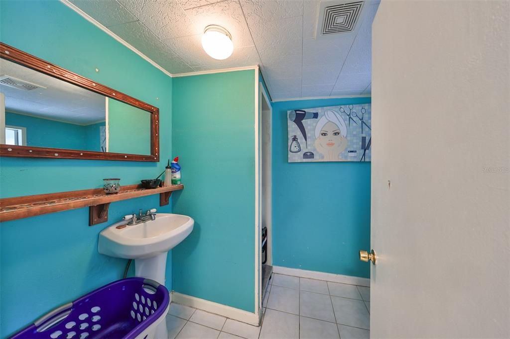 For Sale: $399,000 (2 beds, 1 baths, 1040 Square Feet)