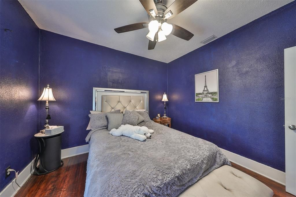 For Sale: $399,000 (2 beds, 1 baths, 1040 Square Feet)