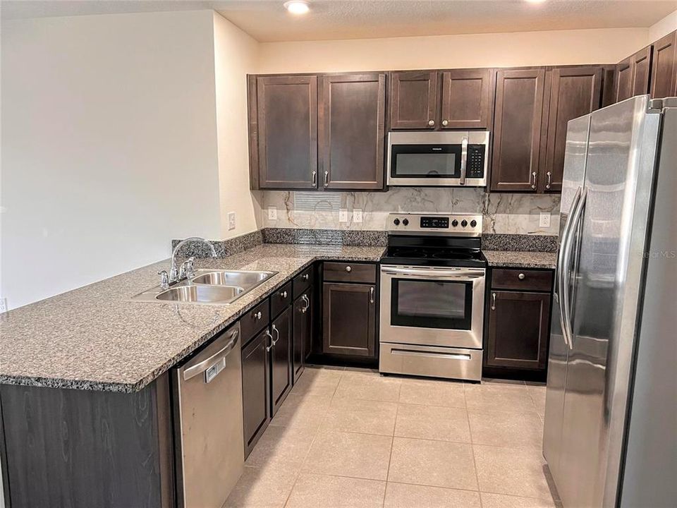 For Rent: $2,350 (3 beds, 2 baths, 1487 Square Feet)