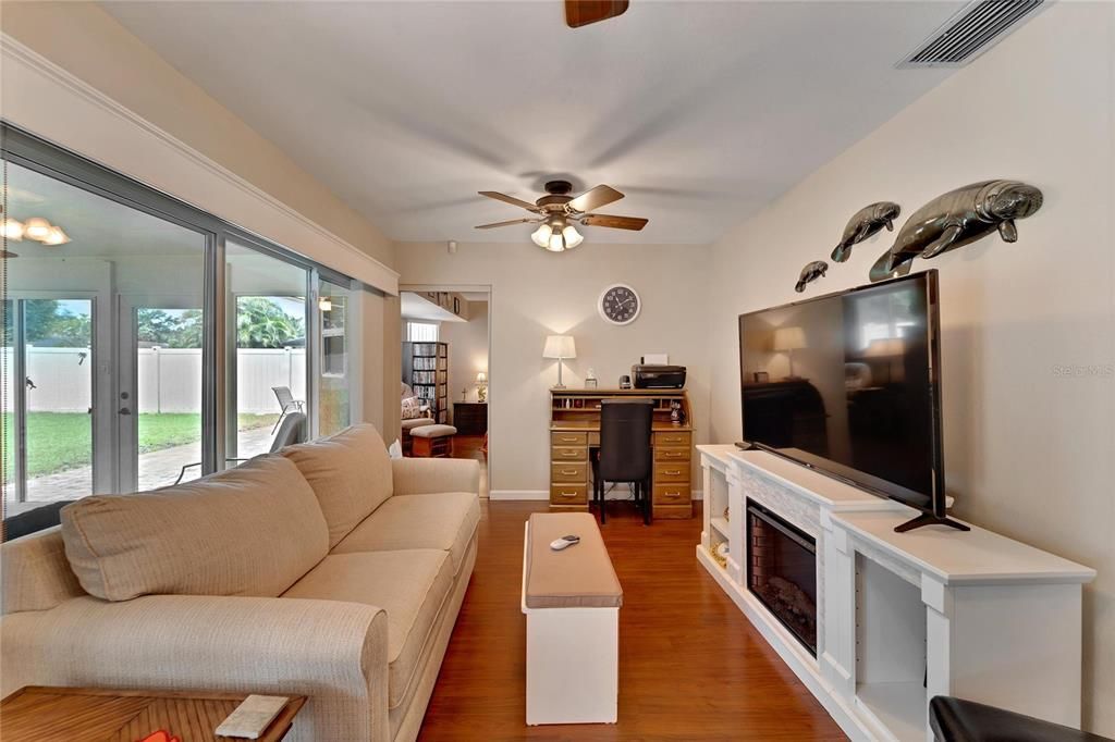 For Sale: $439,900 (2 beds, 2 baths, 1398 Square Feet)