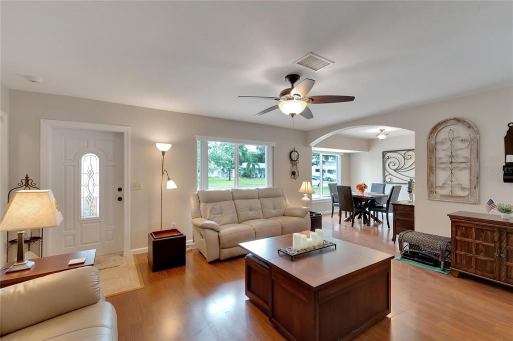 For Sale: $439,900 (2 beds, 2 baths, 1398 Square Feet)