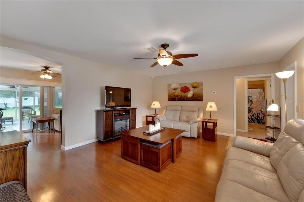 For Sale: $439,900 (2 beds, 2 baths, 1398 Square Feet)