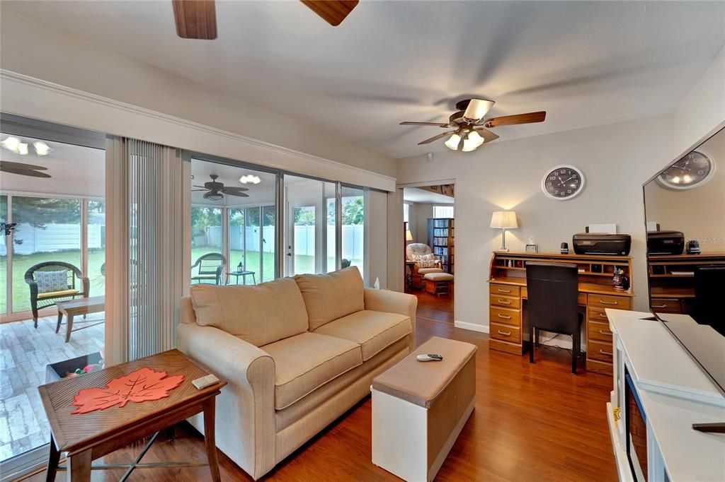 For Sale: $439,900 (2 beds, 2 baths, 1398 Square Feet)