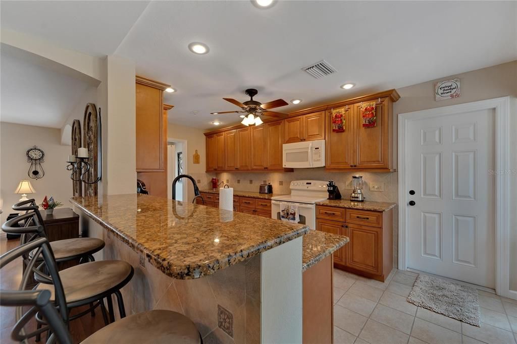 For Sale: $439,900 (2 beds, 2 baths, 1398 Square Feet)