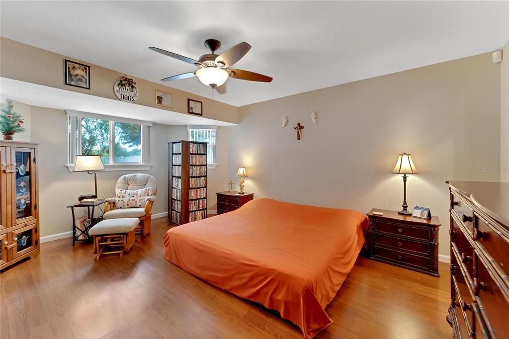 For Sale: $439,900 (2 beds, 2 baths, 1398 Square Feet)