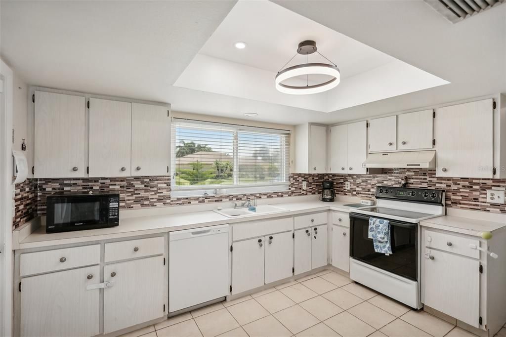 For Sale: $425,000 (2 beds, 2 baths, 1439 Square Feet)