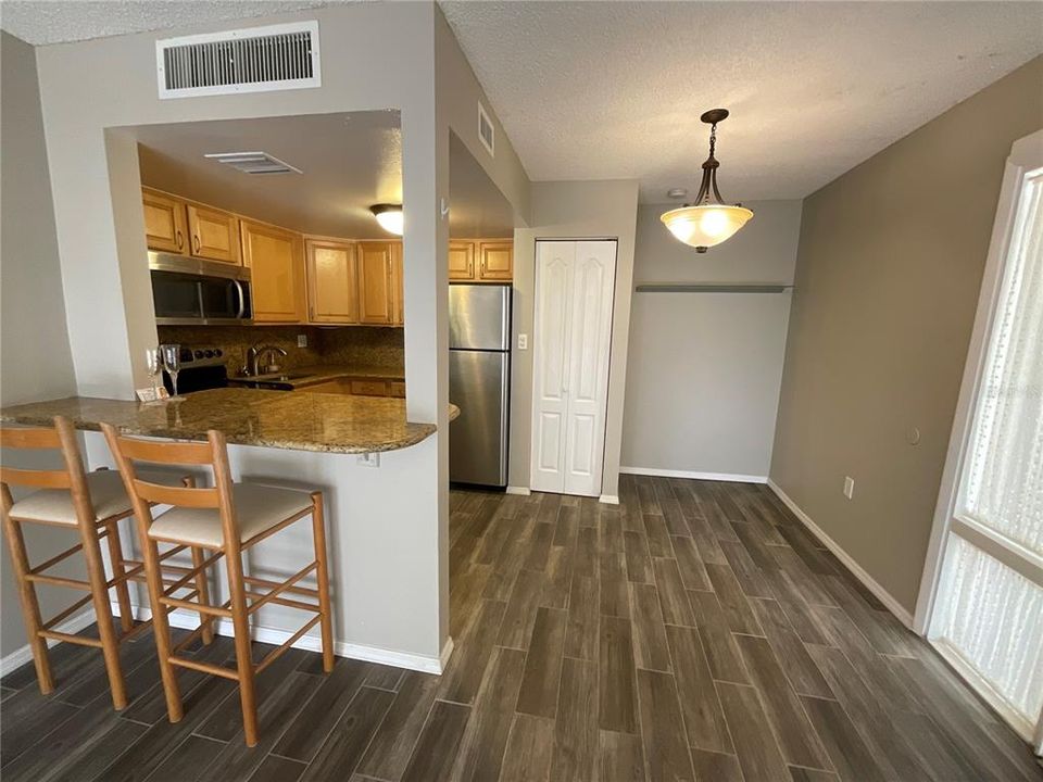 For Sale: $149,999 (1 beds, 1 baths, 698 Square Feet)