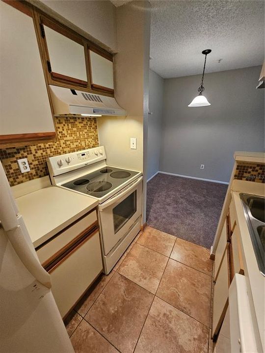 Active With Contract: $132,900 (1 beds, 1 baths, 552 Square Feet)