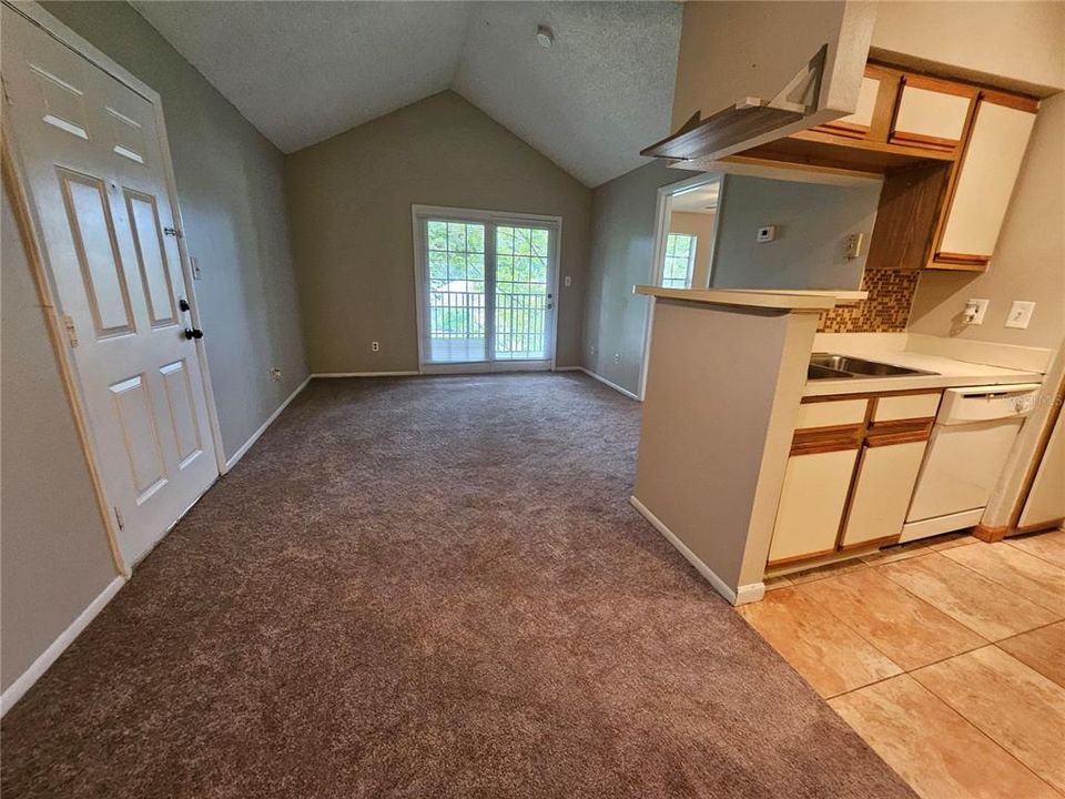 For Sale: $132,900 (1 beds, 1 baths, 552 Square Feet)