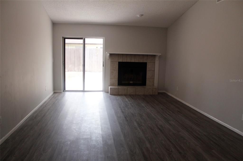 For Rent: $2,200 (3 beds, 2 baths, 1209 Square Feet)