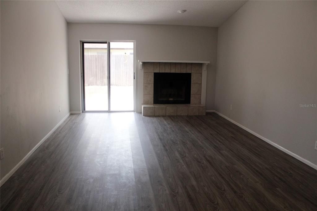 For Rent: $2,200 (3 beds, 2 baths, 1209 Square Feet)