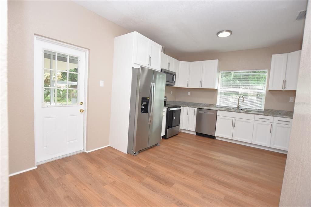 For Rent: $1,960 (3 beds, 2 baths, 1346 Square Feet)