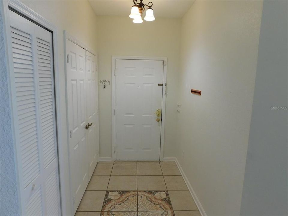 For Rent: $2,100 (3 beds, 3 baths, 1408 Square Feet)